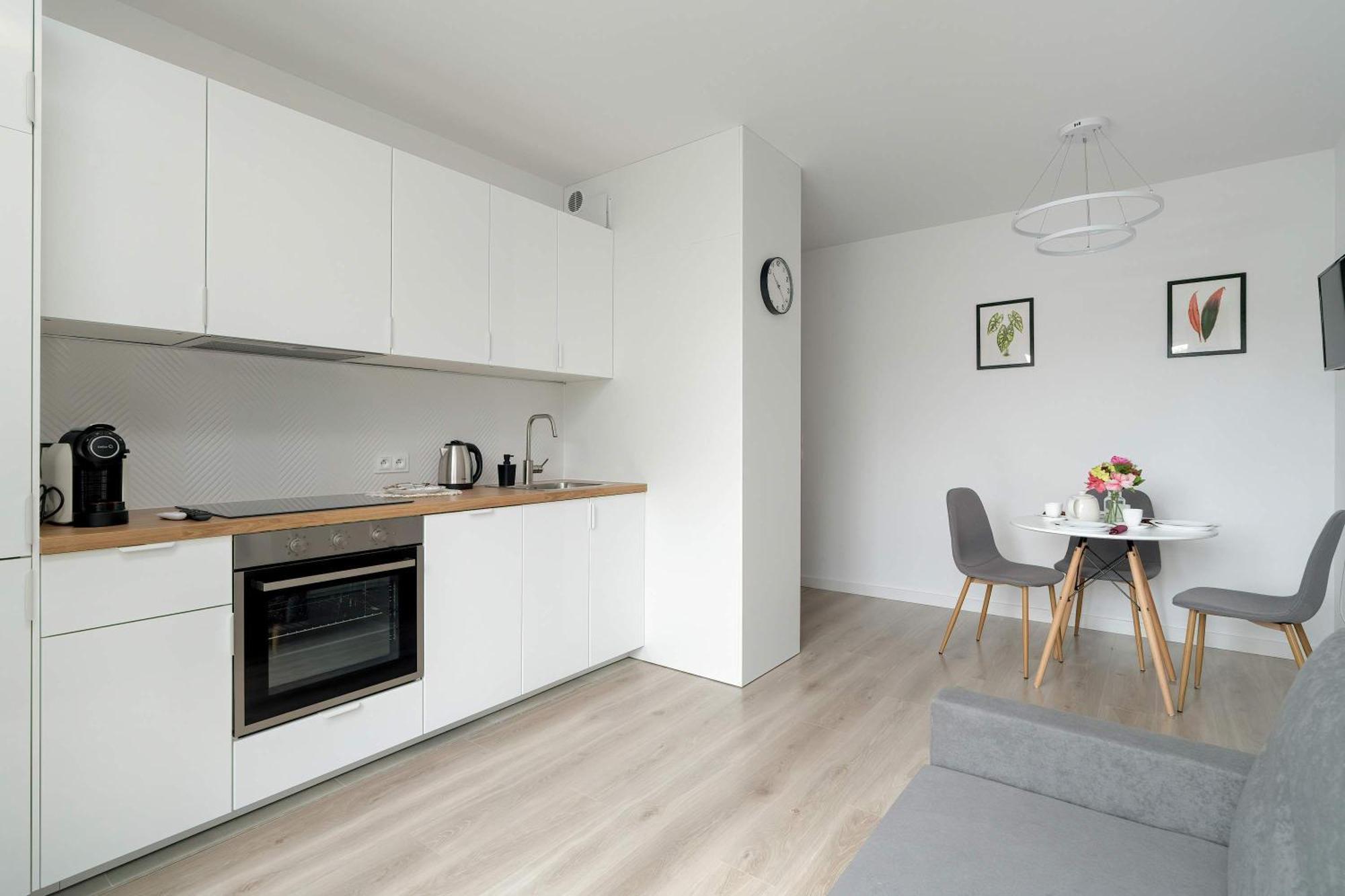 Modern Janickiego For 2 Adults And 2 Children With Parking Near Mtp By Renters Poznan