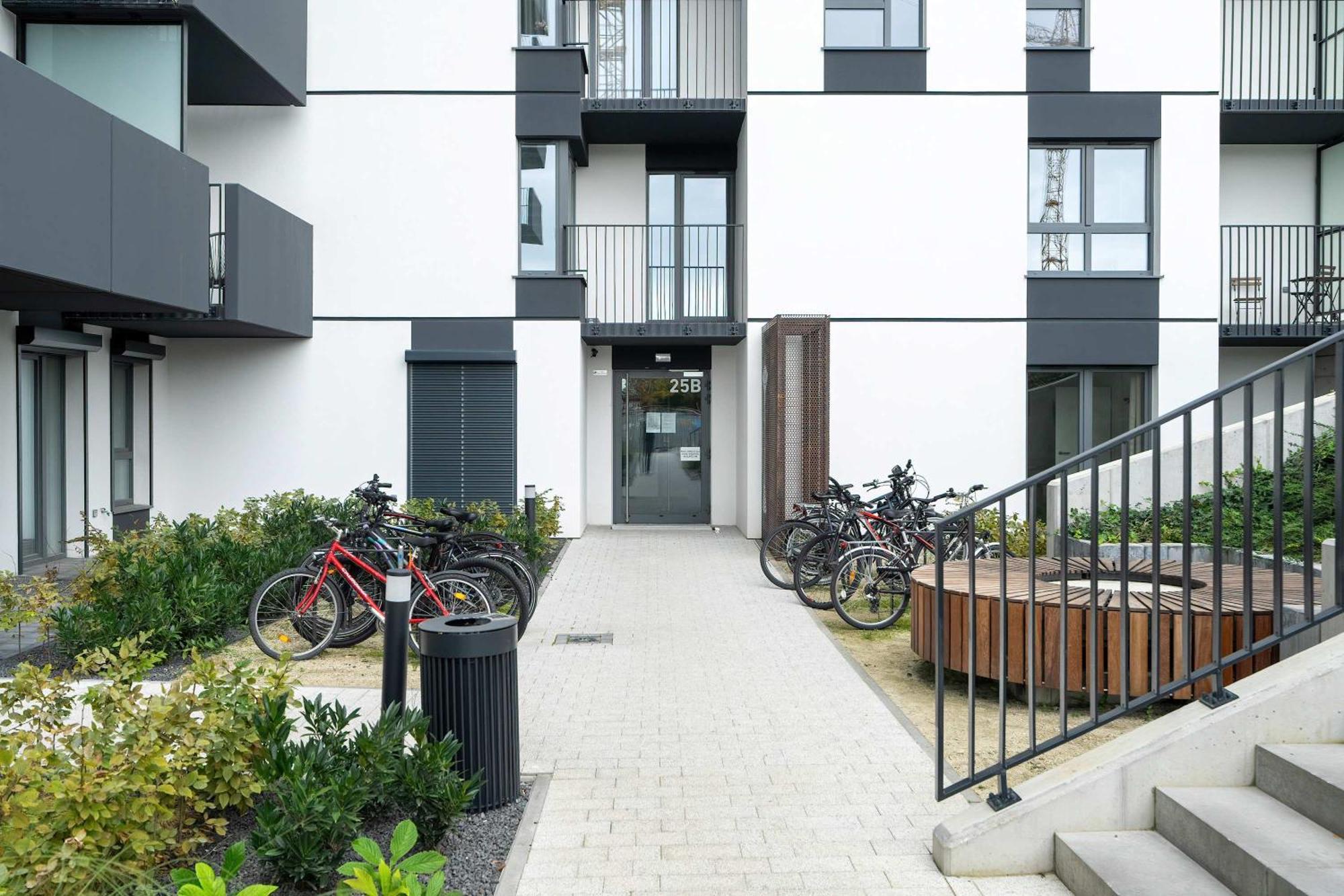 Apartment Modern Janickiego For 2 Adults And 2 Children With Parking Near Mtp By Renters *