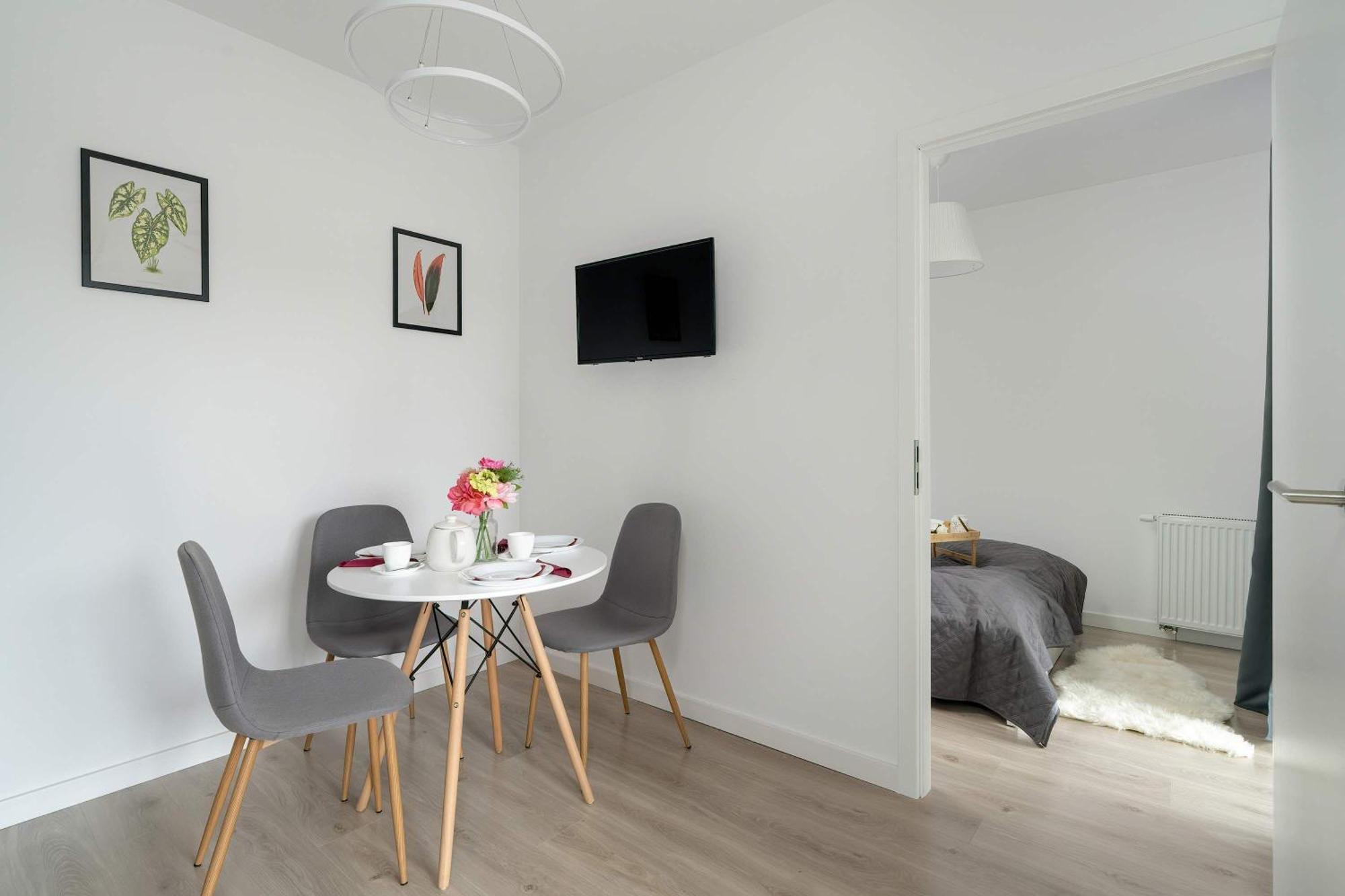 Modern Janickiego For 2 Adults And 2 Children With Parking Near Mtp By Renters Apartment Poznan
