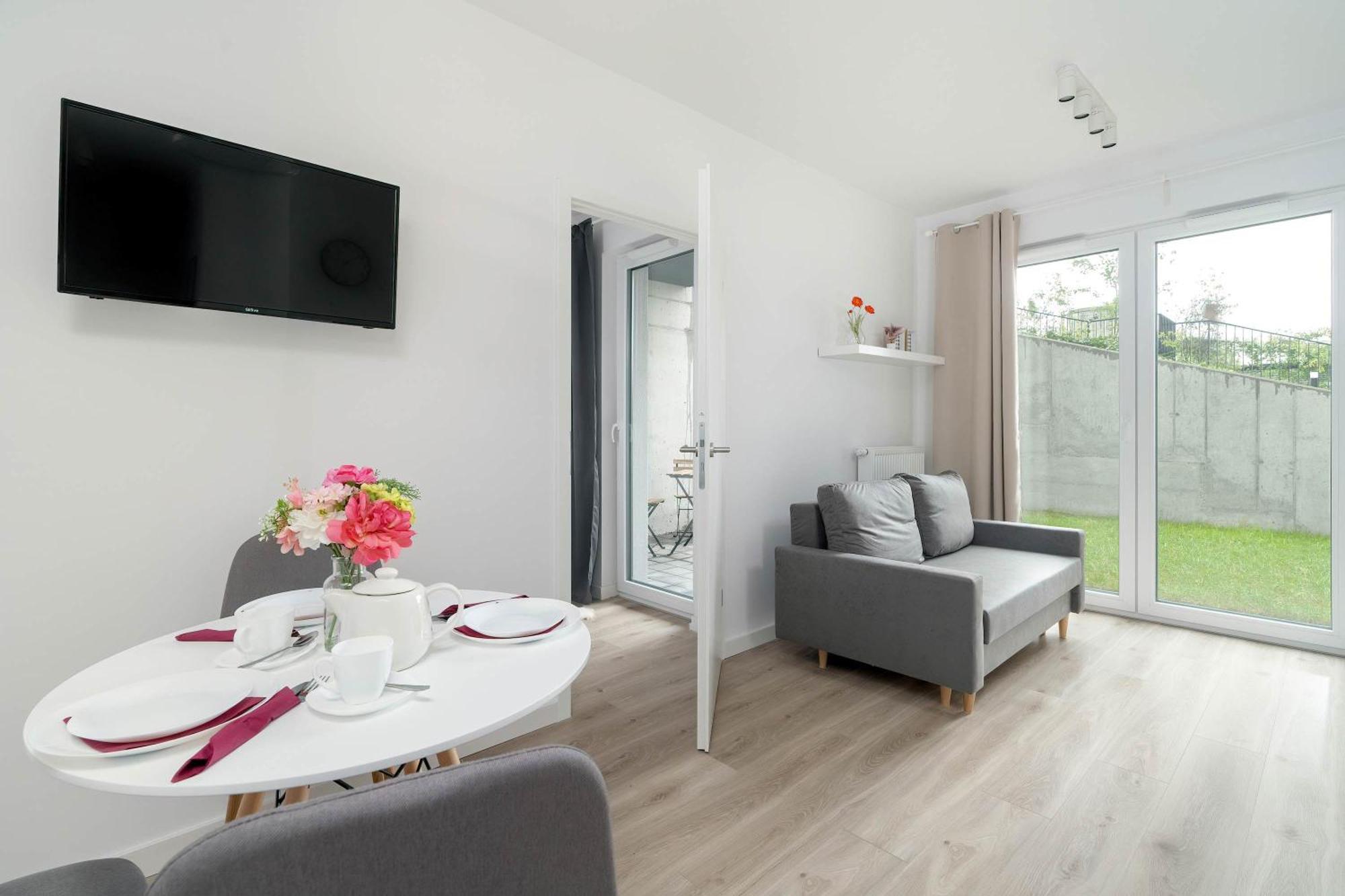 Modern Janickiego For 2 Adults And 2 Children With Parking Near Mtp By Renters