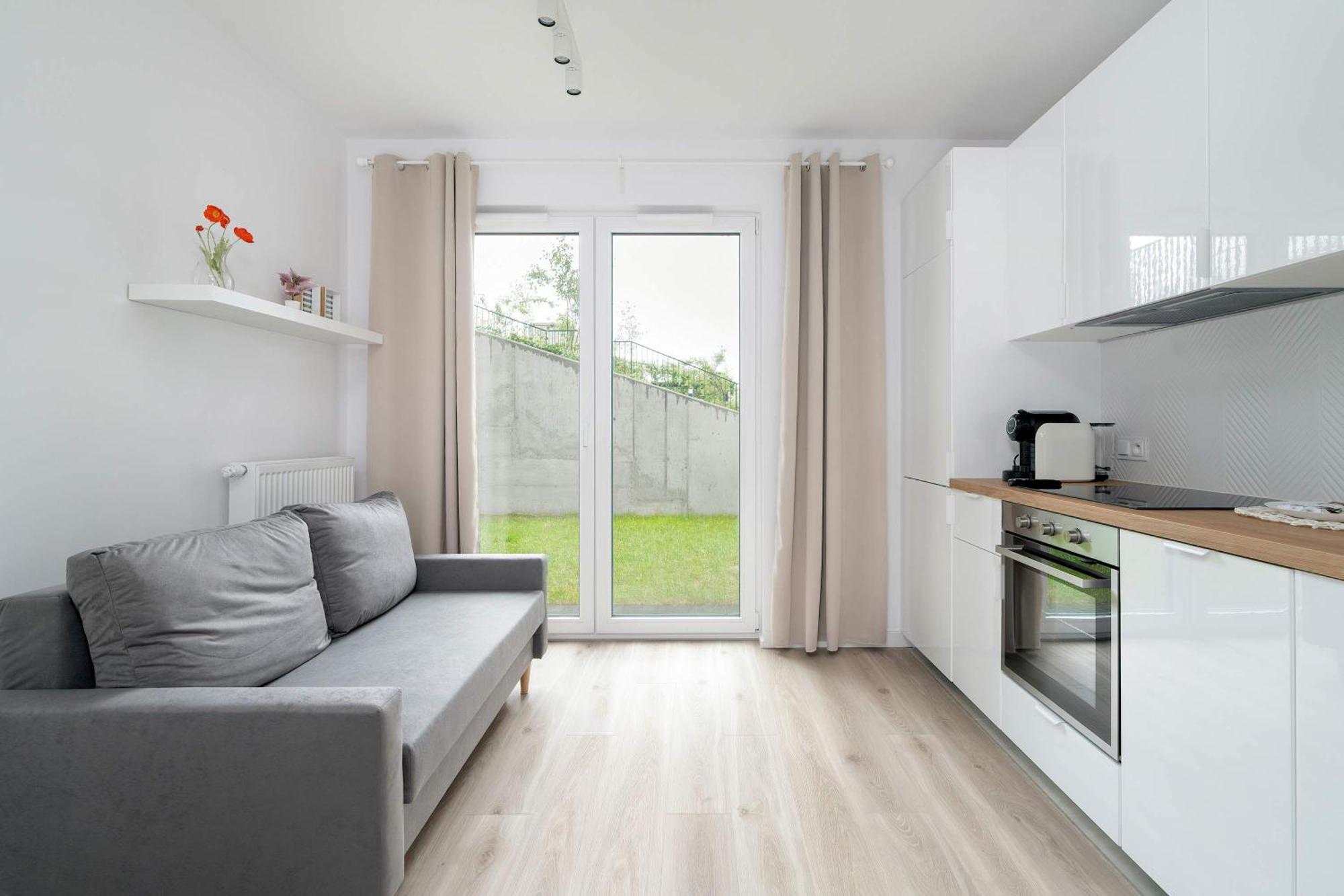 Apartment Modern Janickiego For 2 Adults And 2 Children With Parking Near Mtp By Renters