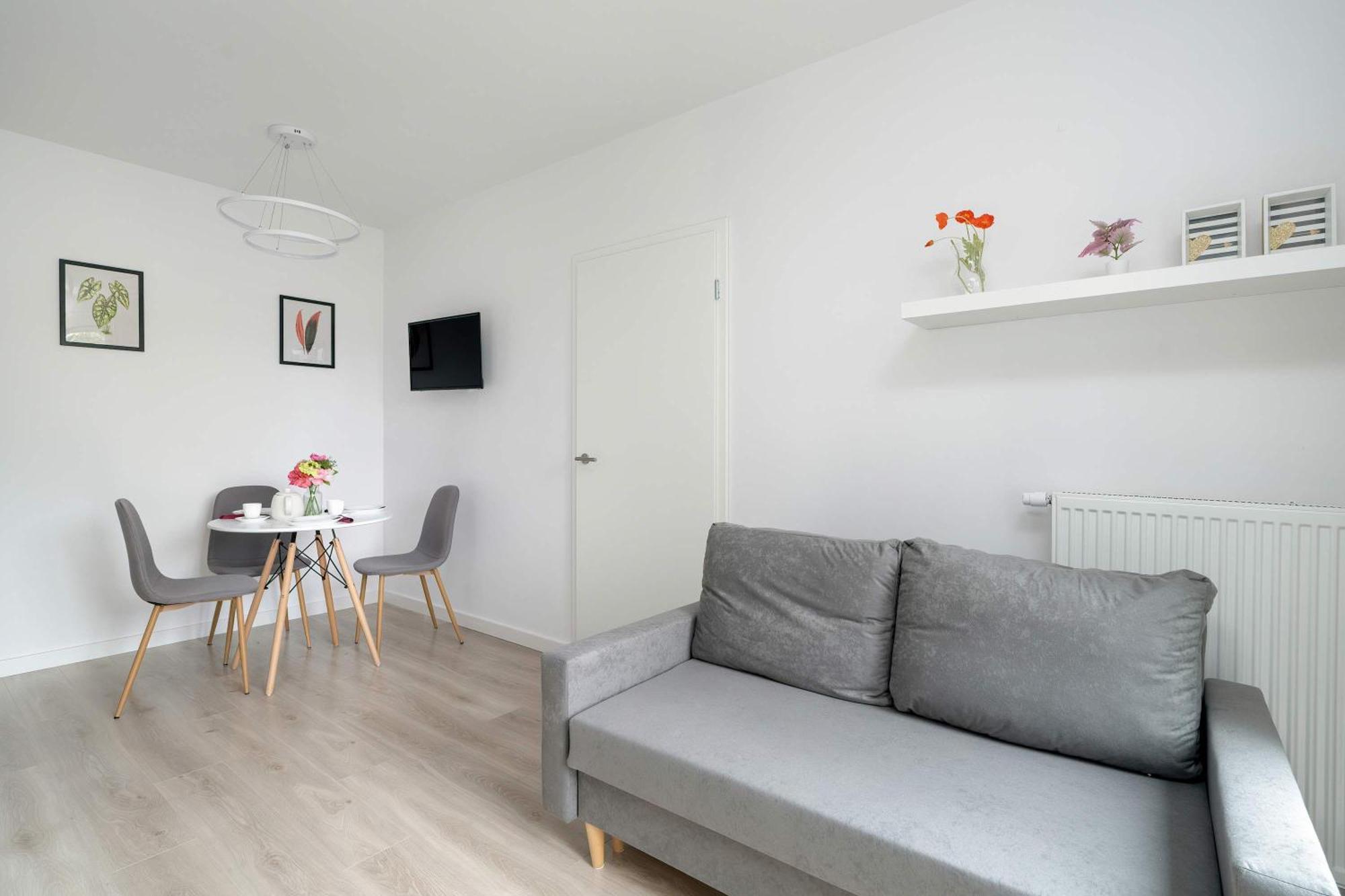 Modern Janickiego For 2 Adults And 2 Children With Parking Near Mtp By Renters Apartamento